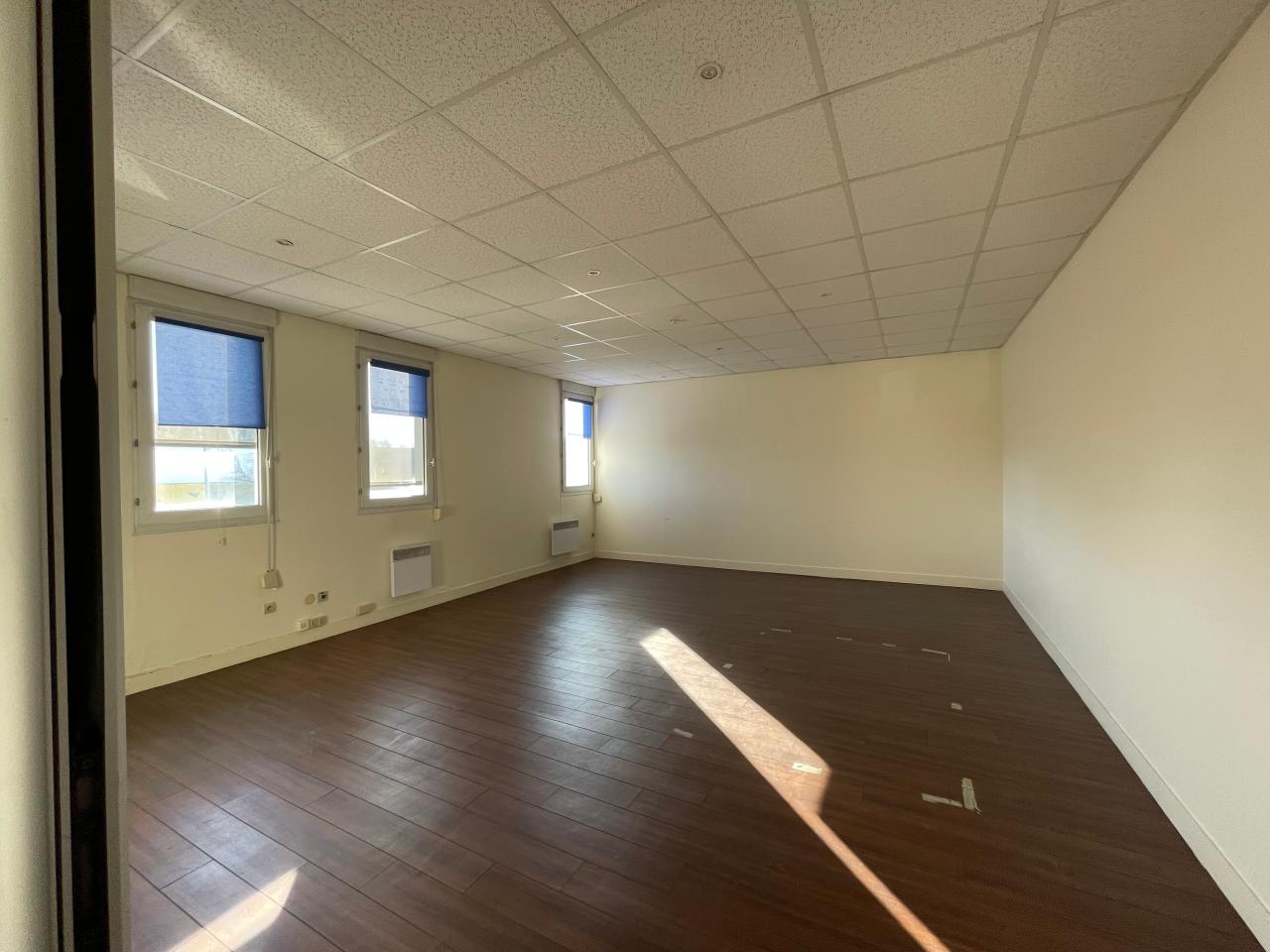 Bureau Ormes 768m² Location bureau Ormes Loiret OLBUR2112229 3